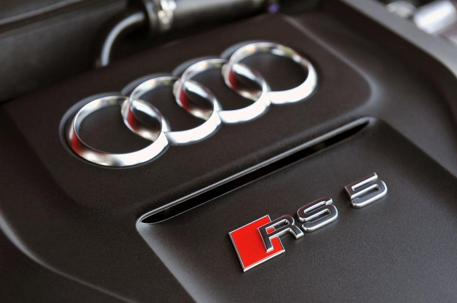 Моторный отсек Audi RS5 Coupe 2012 года  (NA) (фото 69 из 104)